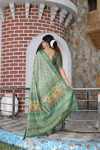 Green pure cotton printed printed saree with blouses
