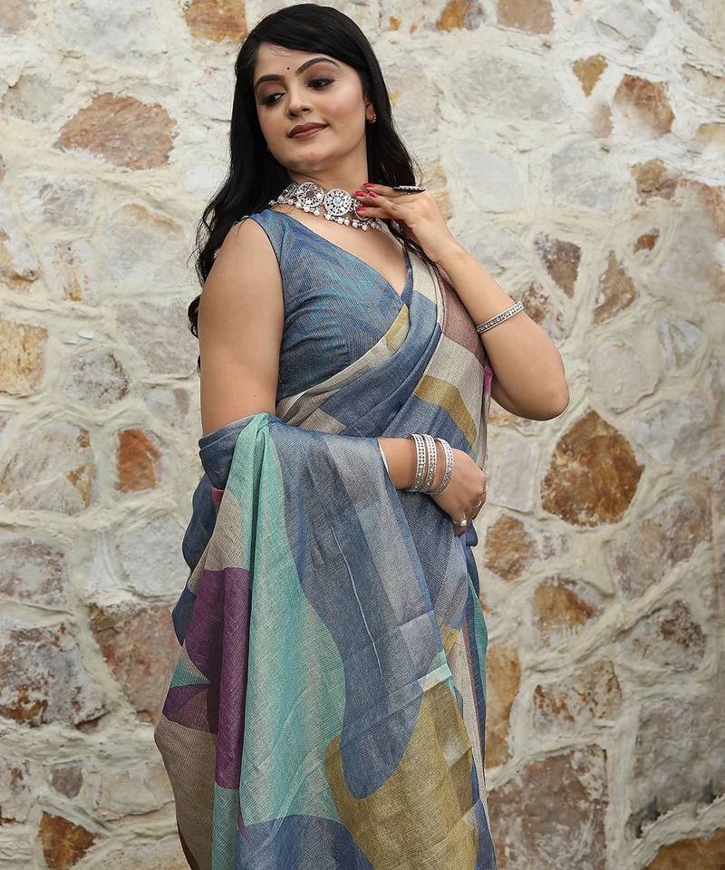 Blue pure cotton printed printed saree with blouses