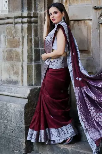 marroon grey silk blend banarasi saree with unstitched blouse piece