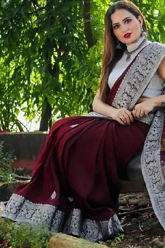 marroon grey silk blend banarasi saree with unstitched blouse piece