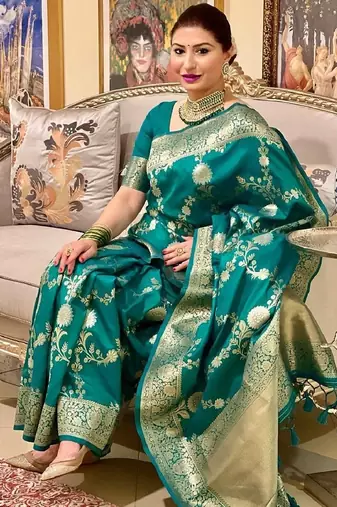 rama silk blend banarasi saree with unstitched blouse piece