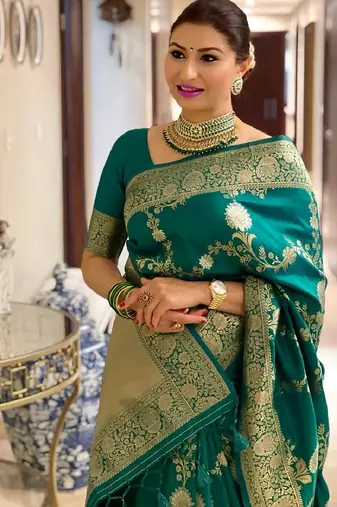 rama silk blend banarasi saree with unstitched blouse piece