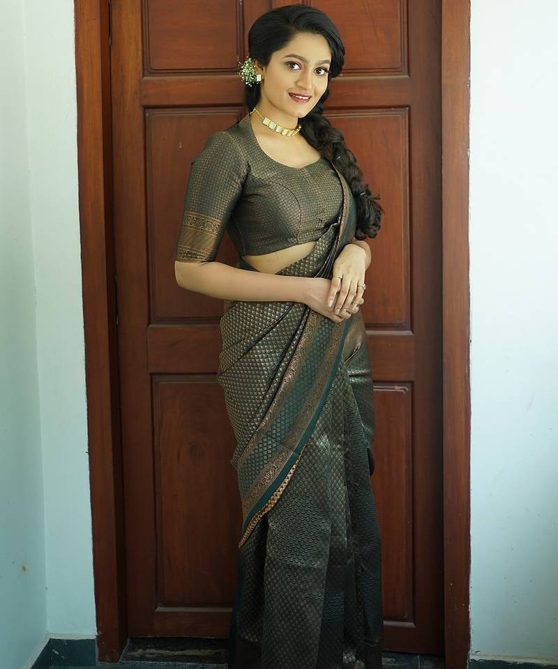 green soft art silk banarasi jacuard work designer party wear saree with unstitched blouse piece