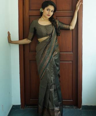 green silk blend banarasi saree with unstitched blouse piece 3