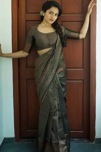 green silk blend banarasi saree with unstitched blouse piece