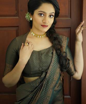 green silk blend banarasi saree with unstitched blouse piece 4