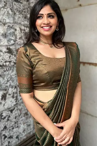 green silk blend banarasi saree with unstitched blouse piece