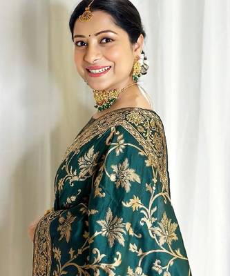 green silk blend banarasi saree with unstitched blouse piece 3
