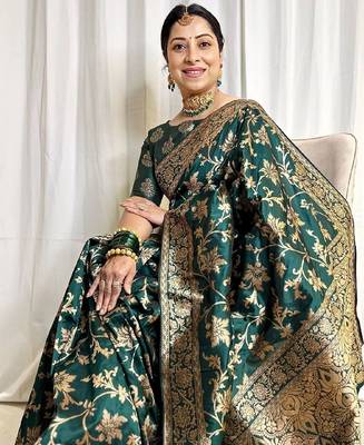 green silk blend banarasi saree with unstitched blouse piece 4
