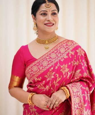 pink silk blend banarasi saree with unstitched blouse piece 3