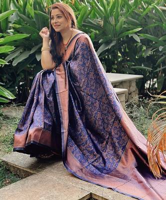 blue silk blend banarasi saree with unstitched blouse piece 5