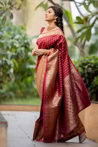 maroon silk blend banarasi saree with unstitched blouse piece