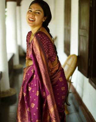 wine silk blend banarasi saree with unstitched blouse piece 3