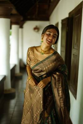 green silk blend banarasi saree with unstitched blouse piece 2