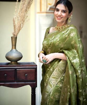 dark mehendi silk blend banarasi saree with unstitched blouse piece 4