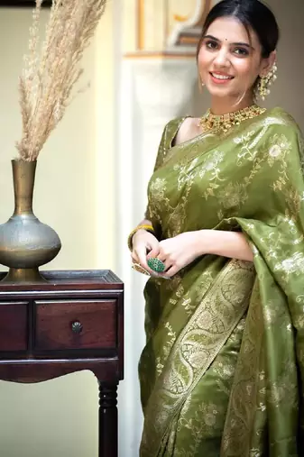 dark mehendi silk blend banarasi saree with unstitched blouse piece