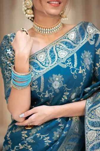 morpich silk blend banarasi saree with unstitched blouse piece