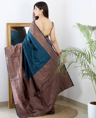 morpich silk blend banarasi saree with unstitched blouse piece 3