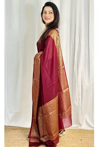 maroon silk blend banarasi saree with unstitched blouse piece