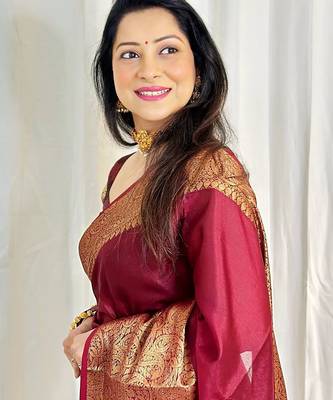 maroon silk blend banarasi saree with unstitched blouse piece 5