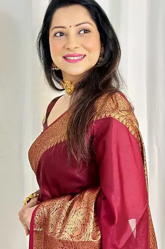 maroon silk blend banarasi saree with unstitched blouse piece