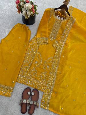 Yellow silk-blend palazzo suit 5