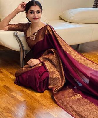 maroon silk blend banarasi saree with unstitched blouse piece 4