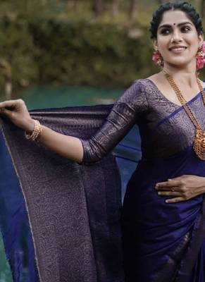 blue silk blend banarasi saree with unstitched blouse piece 4