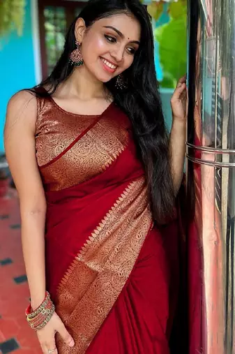 red silk blend banarasi saree with unstitched blouse piece