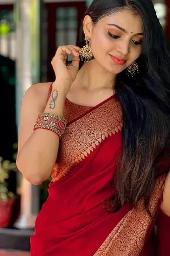 red silk blend banarasi saree with unstitched blouse piece