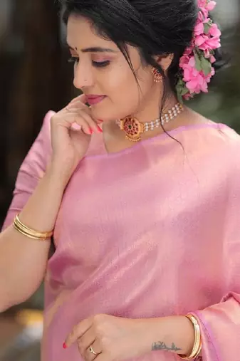 pink silk blend banarasi saree with unstitched blouse piece
