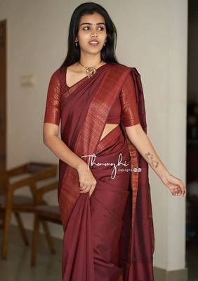maroon silk blend banarasi saree with unstitched blouse piece 3