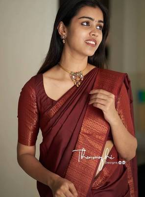 maroon silk blend banarasi saree with unstitched blouse piece 4