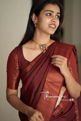 maroon silk blend banarasi saree with unstitched blouse piece