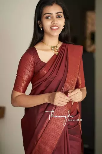 maroon silk blend banarasi saree with unstitched blouse piece