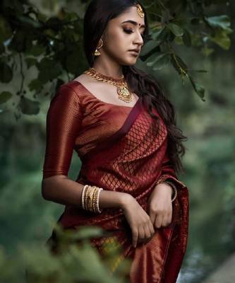 maroon silk blend banarasi saree with unstitched blouse piece 2