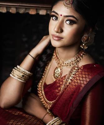 maroon silk blend banarasi saree with unstitched blouse piece 3