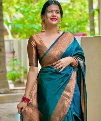 morpich silk blend banarasi saree with unstitched blouse piece 4