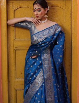 rama silk blend banarasi saree with unstitched blouse piece 3