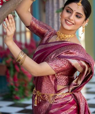 pink silk blend banarasi saree with unstitched blouse piece 5