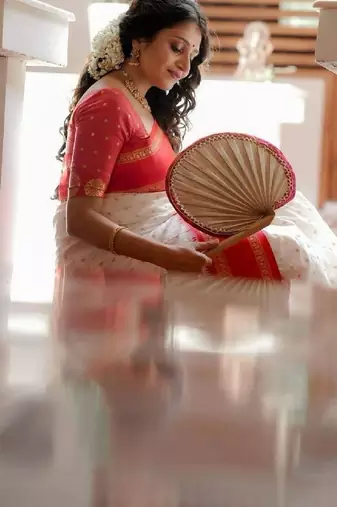 white red silk blend banarasi saree with unstitched blouse piece