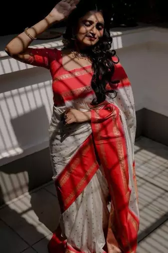 white red silk blend banarasi saree with unstitched blouse piece