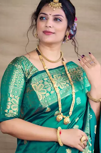 rama silk blend banarasi saree with unstitched blouse piece