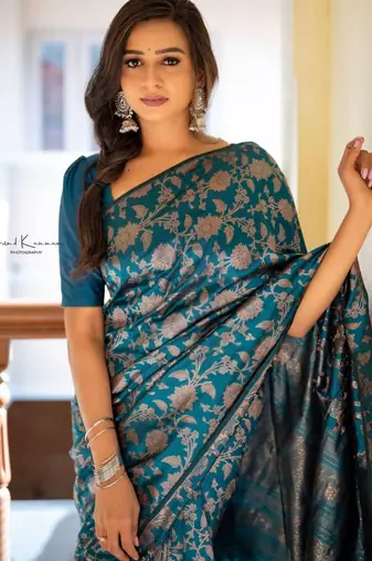 rama silk blend banarasi saree with unstitched blouse piece
