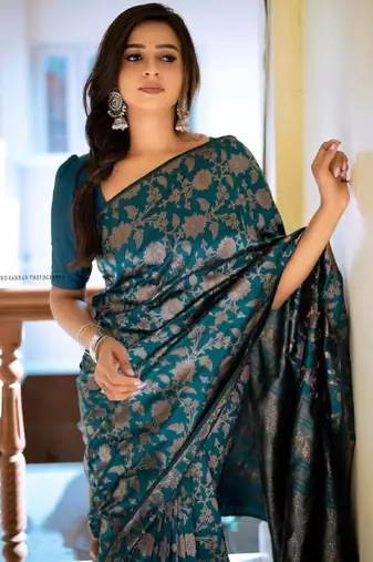 rama silk blend banarasi saree with unstitched blouse piece