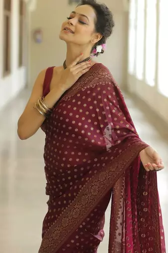 maroon silk blend banarasi saree with unstitched blouse piece