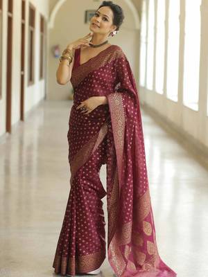 maroon silk blend banarasi saree with unstitched blouse piece 3