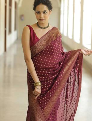 maroon silk blend banarasi saree with unstitched blouse piece 4