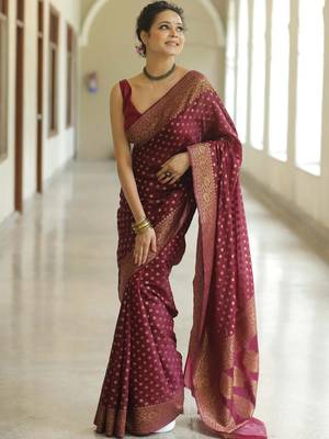 maroon silk blend banarasi saree with unstitched blouse piece 5