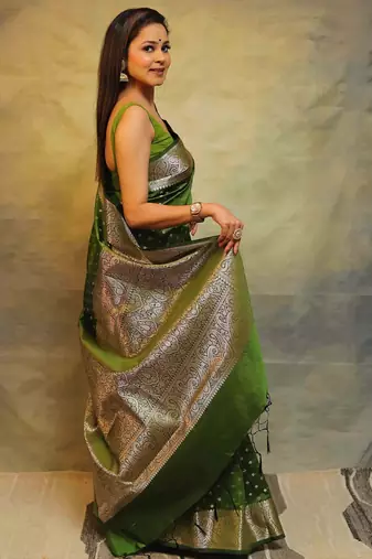 mehendi silk blend banarasi saree with unstitched blouse piece